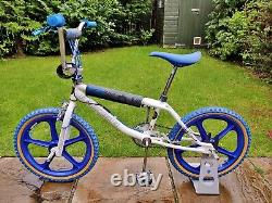 1997 GT PRO PERFORMER USA White Old School BMX Bicycle Freestyler SKYWAY Mags