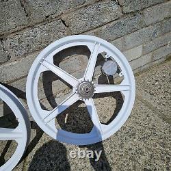Genuine Old School Bmx Raleigh Burner 20 Raleigh Mag Wheels White Vektar