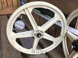 Genuine Old School Bmx Raleigh Burner 20 Survivor Raleigh Mag Wheels White