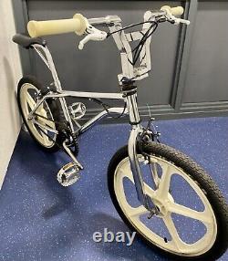 OLD SCHOOL Universal Hammerhead, ? BMX BIKE With Skyway Tuff Wheel 2 Mags