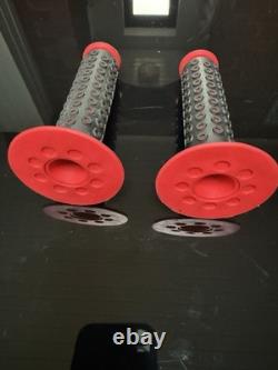 Oakley B1b 2010 Old School BMX Grips Black Over Red