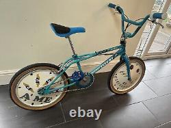 Haro bmx old school Invert Early 88 Model translates to 'Haro bmx vieille école Invert Early 88 modèle' in French.