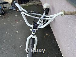 Mongoose Pro White BMX (Classique Old School)