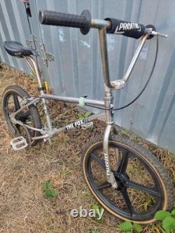 Mt The Fox Découverte de BMX Old School dans une grange