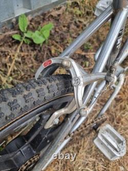 Mt The Fox Découverte de BMX Old School dans une grange