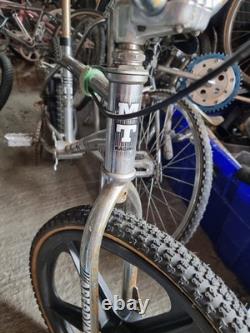 Mt The Fox Découverte de BMX Old School dans une grange