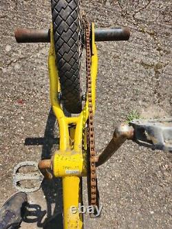 Vélo BMX Mongoose Old School de la décennie à restaurer