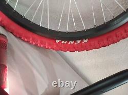 Vélo de BMX de l'ancienne école professionnel démonté et expédiable avec siège Pivotal et pneus Kenda