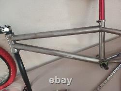 Vélo de BMX de l'ancienne école professionnel démonté et expédiable avec siège Pivotal et pneus Kenda