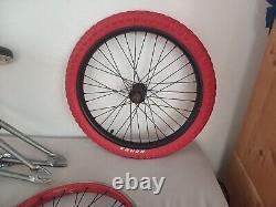 Vélo de BMX de l'ancienne école professionnel démonté et expédiable avec siège Pivotal et pneus Kenda