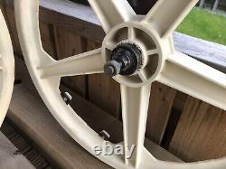 Véritable Vieux Bmx d'école Raleigh Burner 20 Survivant Roues Mag Raleigh Blanches