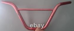 Vieux BMX. Rare guidon de course Inc rouge des années 80.