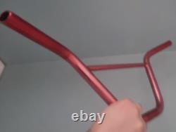Vieux BMX. Rare guidon de course Inc rouge des années 80.