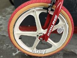 Vieux BMX Redline entièrement rénové avec roues Skyway